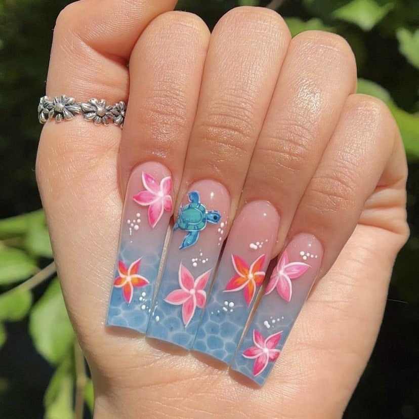 Artificial nail tips with tropical flower pattern and maritime turtle decoration Bowlift