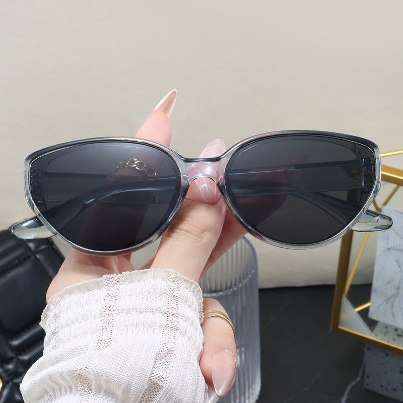 Women Cat-Eye Sunglasses with Modern Design Bowlift