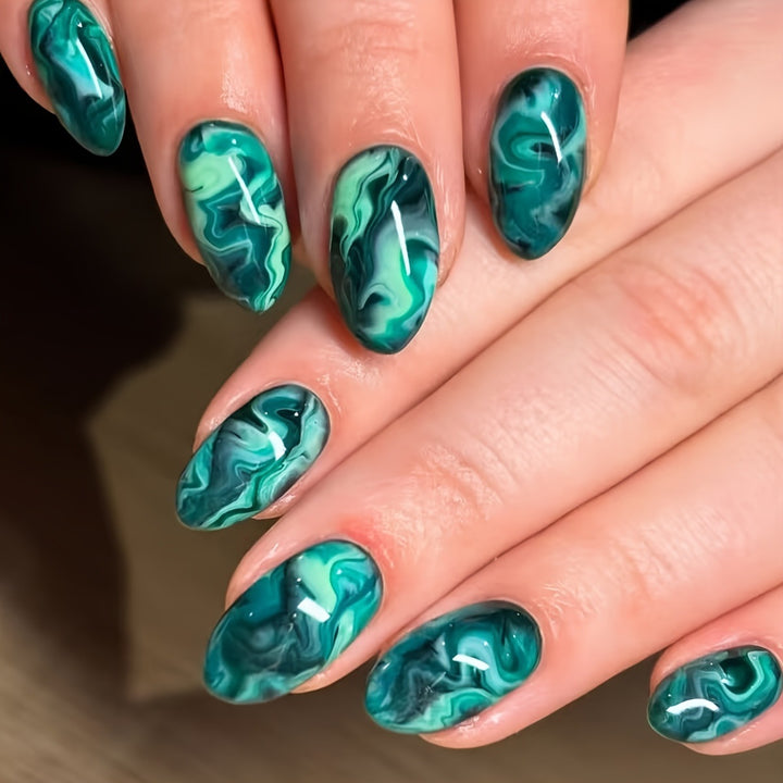 Artificial Nails in Modern Marble Effect Bowlift