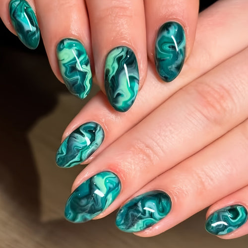 Artificial Nails in Modern Marble Effect Bowlift