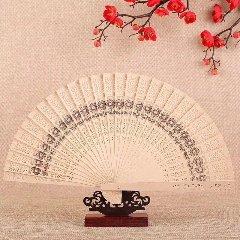 Ladies fine fan made of artistically pierced paper Bowlift