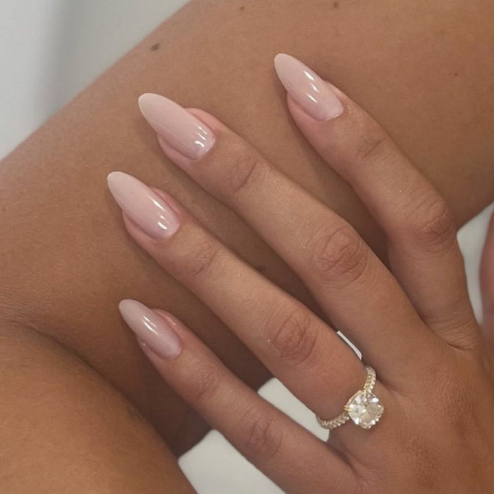 Elegant Almond Shaped Press-On Nail Extensions Bowlift