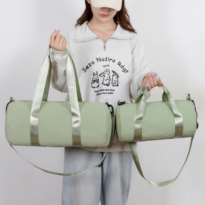 Sporty duffel bag with durable material and adjustable shoulder strap Bowlift
