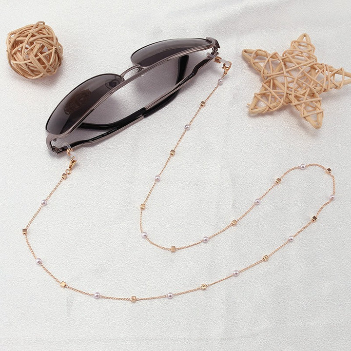 Heart Pendant Eyewear Chain Bowlift