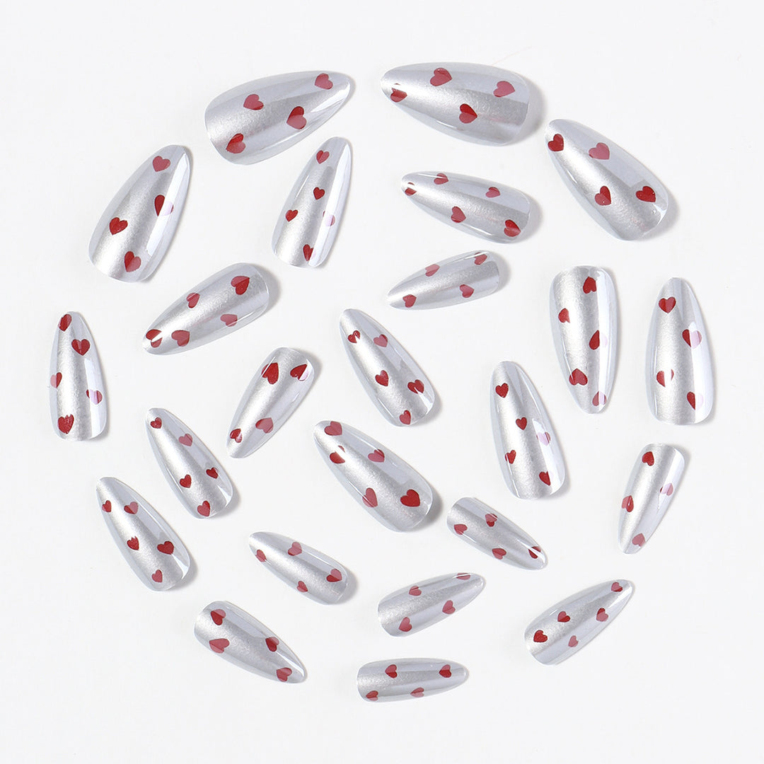 Nail art set with heart-shaped design Bowlift
