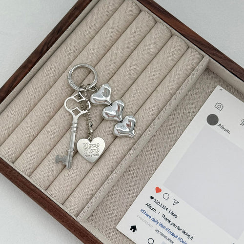 Artistic Heart-Shaped Keychain Bowlift