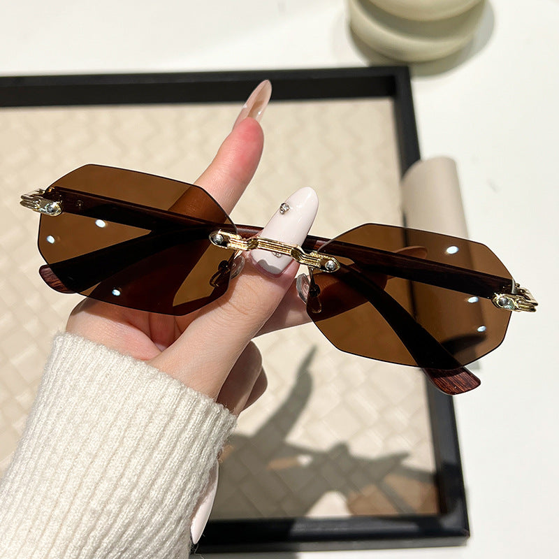 Women's futuristic sunglasses with geometric frame and wood details Bowlift