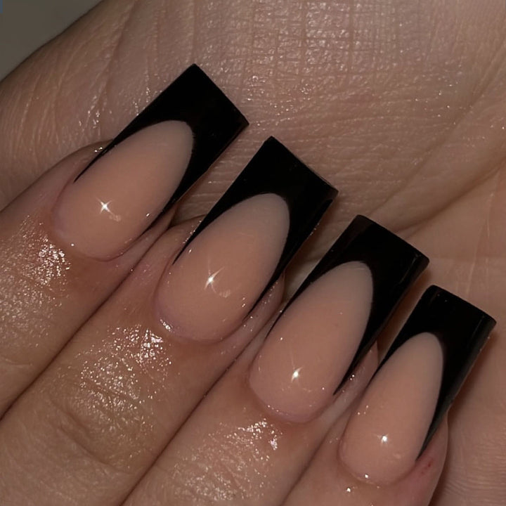 Artificial nail tips with modern design and stylish accents Bowlift