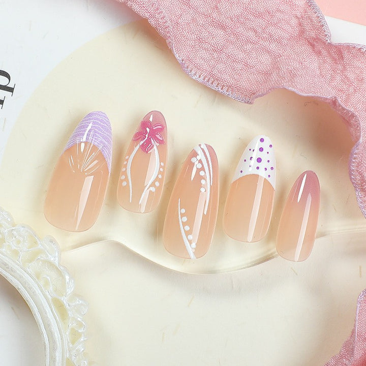Artificial nail set with festive Christmas design and creative motifs Bowlift