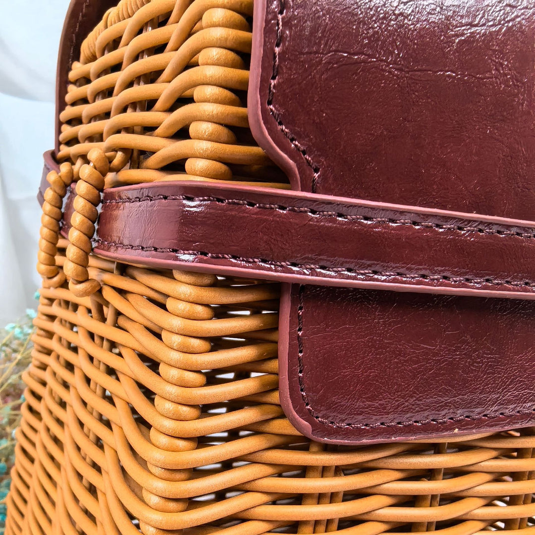 Ladies elegant woven handbag with wooden lid Bowlift