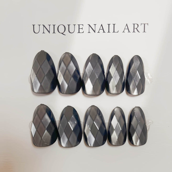 Artistic Diamond-Pattern Press-On Nails Bowlift