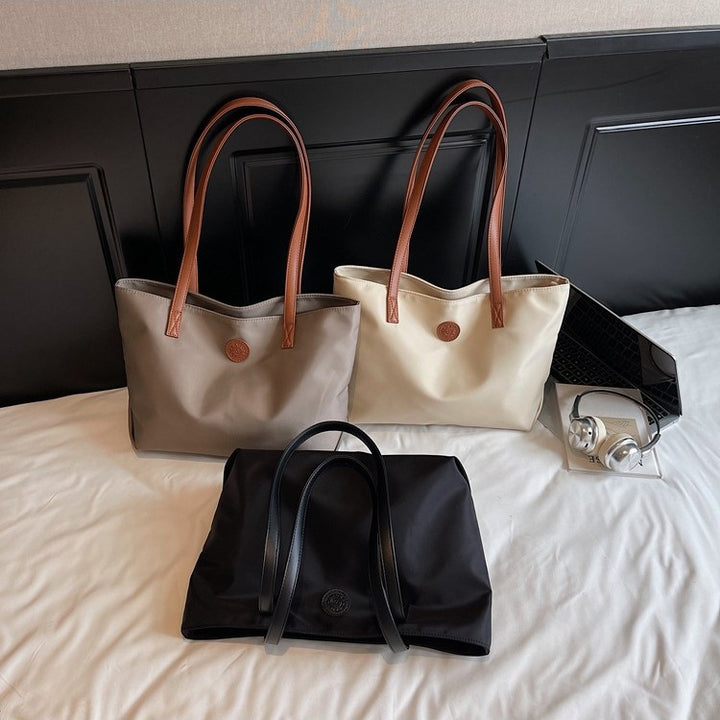 Elegant shoulder bag Bowlift