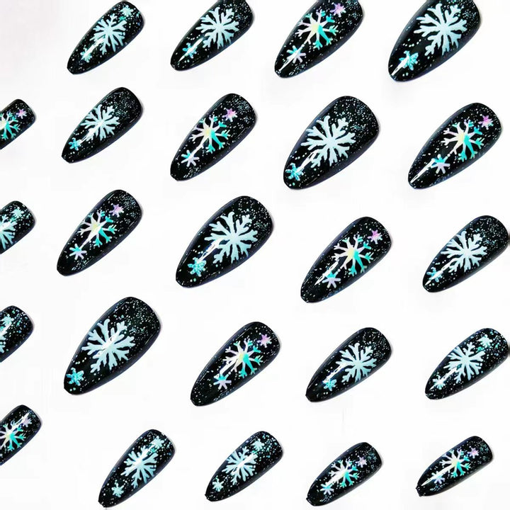 Artificial nails with shimmering snow crystal motif Bowlift