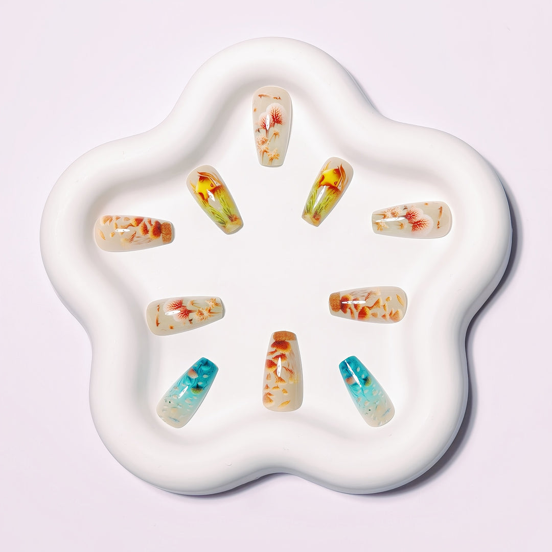 Artificial nails with maritime underwater motif Bowlift