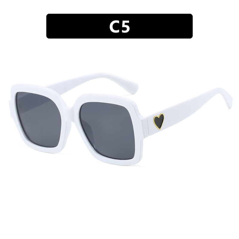 Women's square sunglasses with fashionable heart accent Bowlift