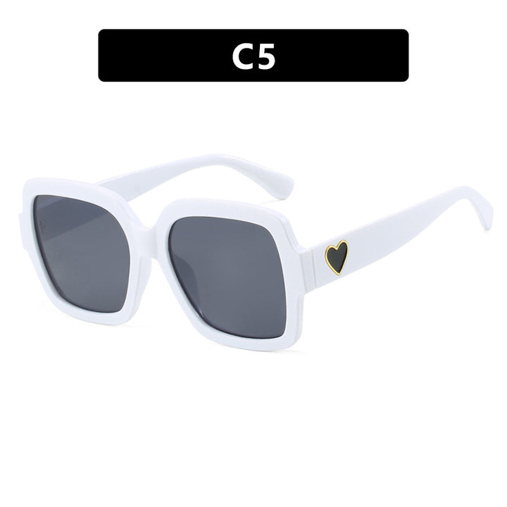 Women's square sunglasses with fashionable heart accent Bowlift