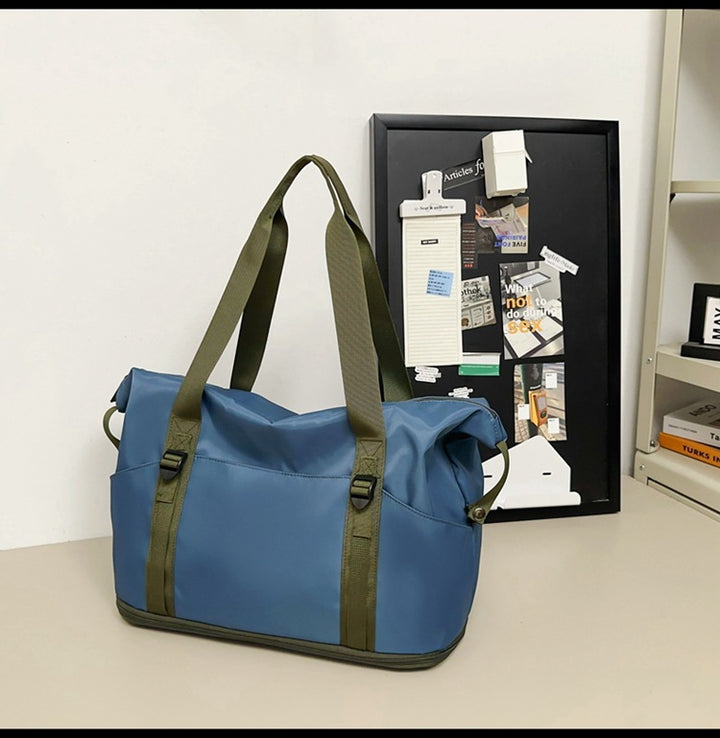 Spacious sports and travel bag with water-repellent material Bowlift