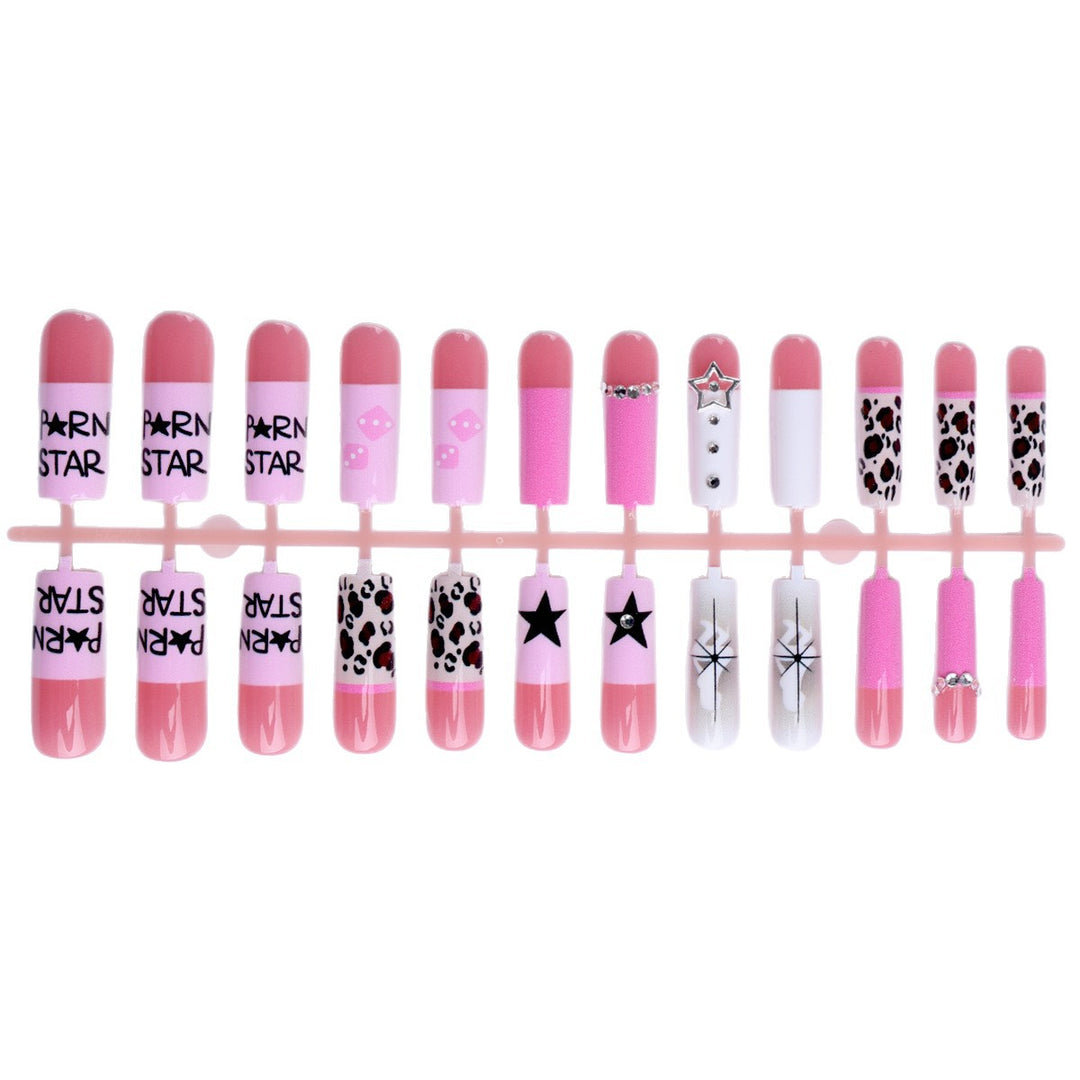 Artificial nails with creative designs and elegant accents Bowlift