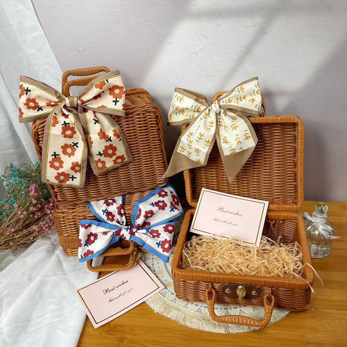 Women's handcrafted cosmetic storage case Bowlift