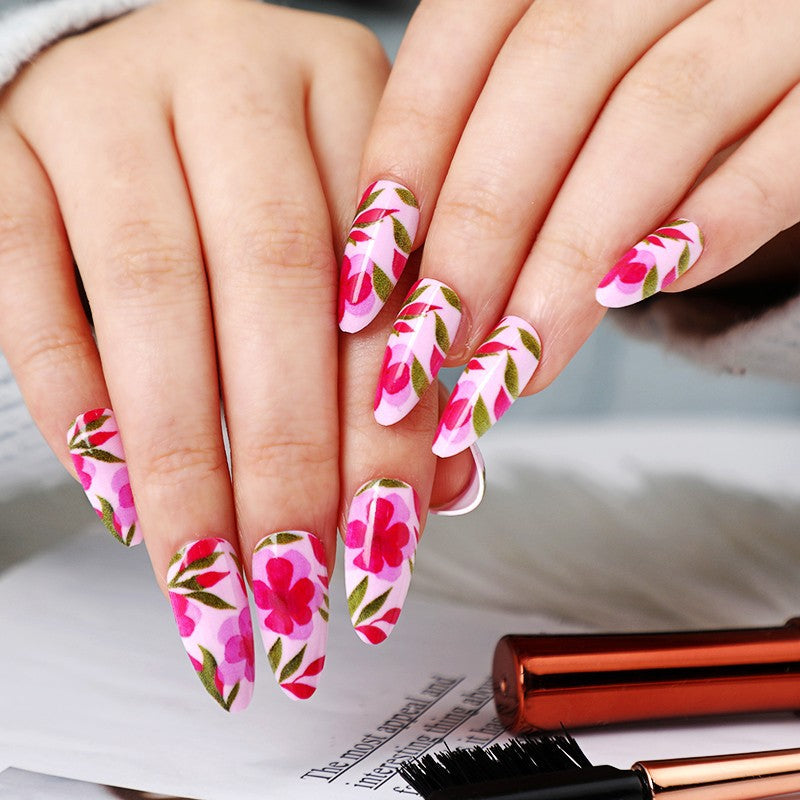Artificial nails with exciting floral design Bowlift