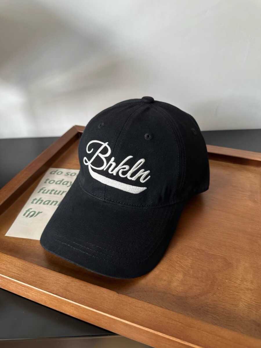 Stylish Curved Brim Baseball Cap