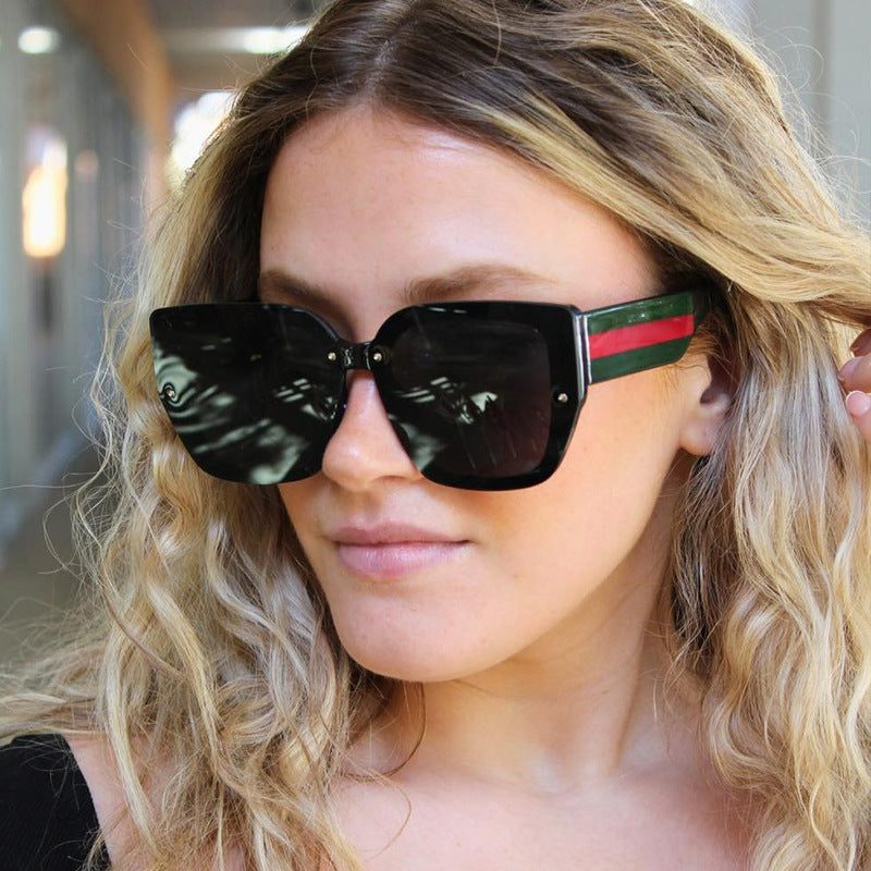 Women's oversized sunglasses with a fashionable frame and UV protection Bowlift