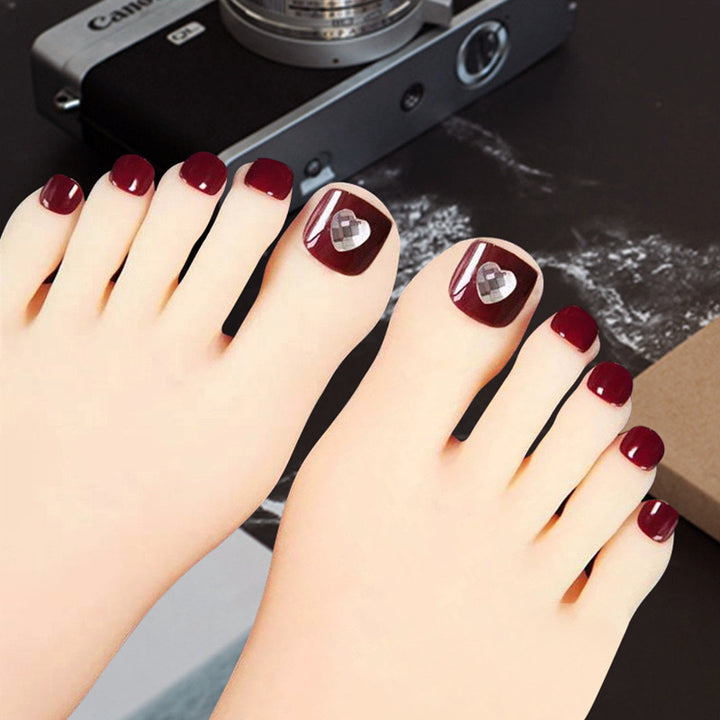 Nail art set with elegant heart accents Bowlift