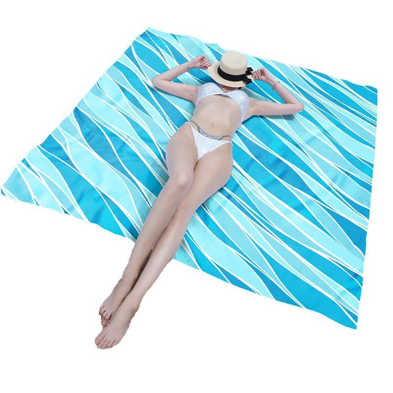 Beach blanket with colorful turtle pattern Bowlift