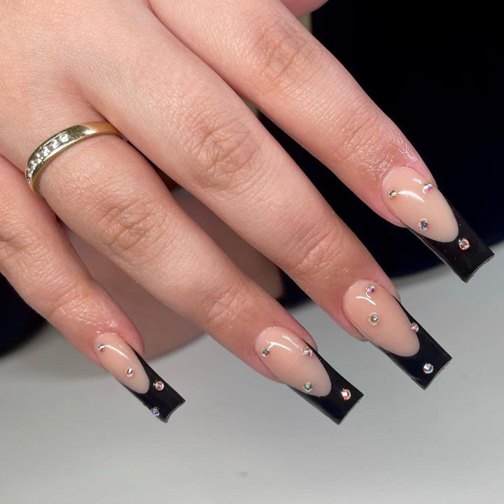 Elegant Crystal-Embellished Press-On Nail Design Bowlift