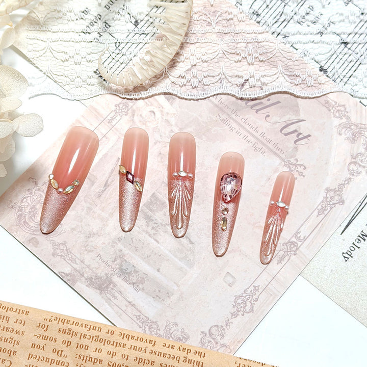 Elegantly designed artificial nails Bowlift