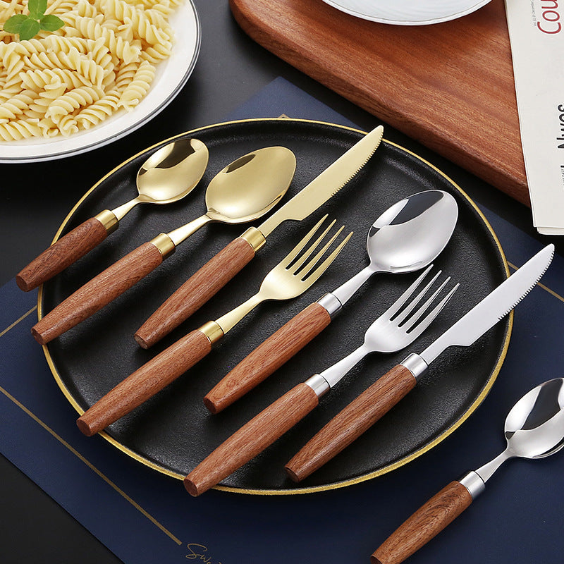Elegant dessert spoon with ergonomic wooden handle Bowlift