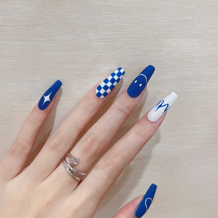Artificial nail set with creative geometric design Bowlift