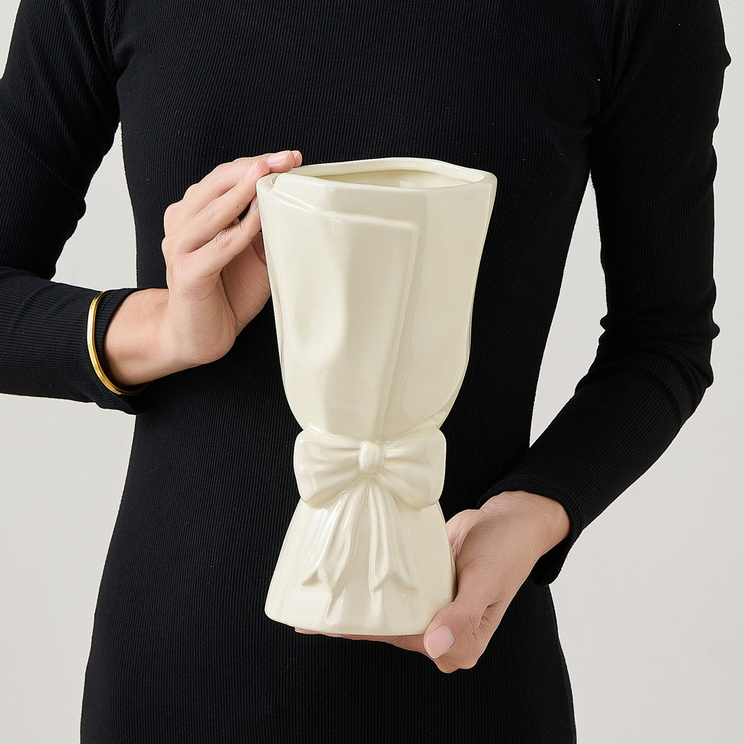 Elegant ceramic flower vase Bowlift