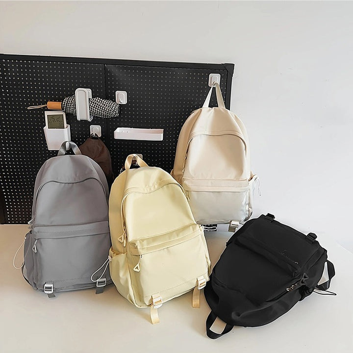 Backpack with Practical Accessory Compartments Bowlift