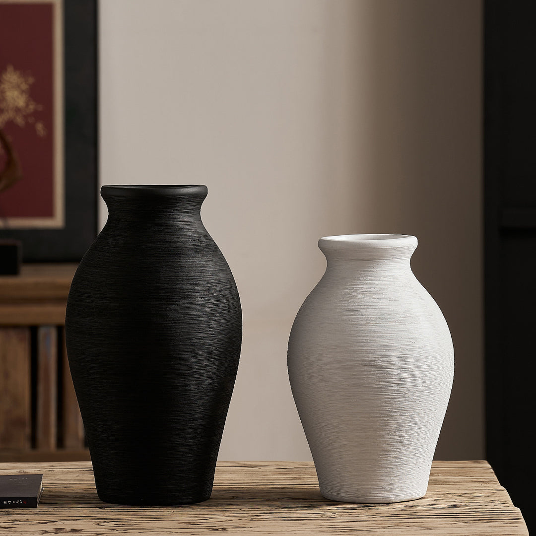 Elegant ceramic vase with textured design Bowlift