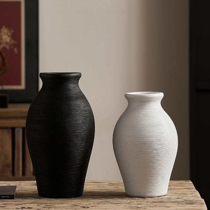 Elegant ceramic vase with textured design Bowlift