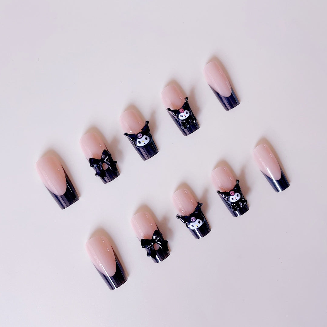 Artificial nail set with festive winter motifs and playful shiny accents Bowlift