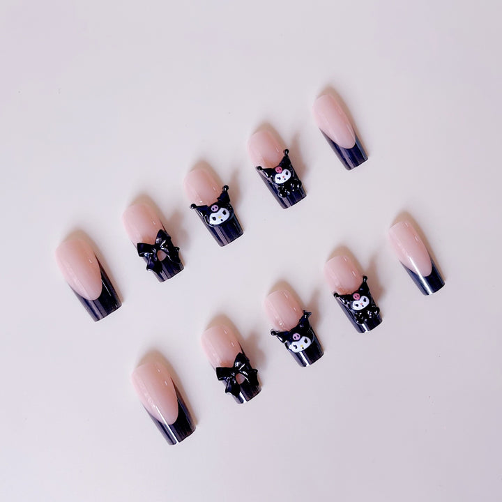Artificial nail set with festive winter motifs and playful shiny accents Bowlift