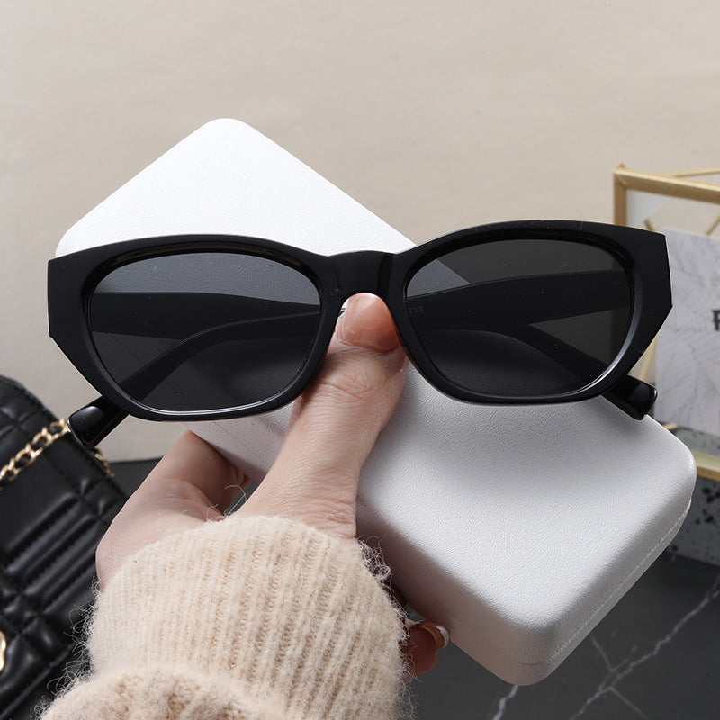 Ladies Cat-Eye Sunglasses with Stylish Frame and UV Protection Bowlift