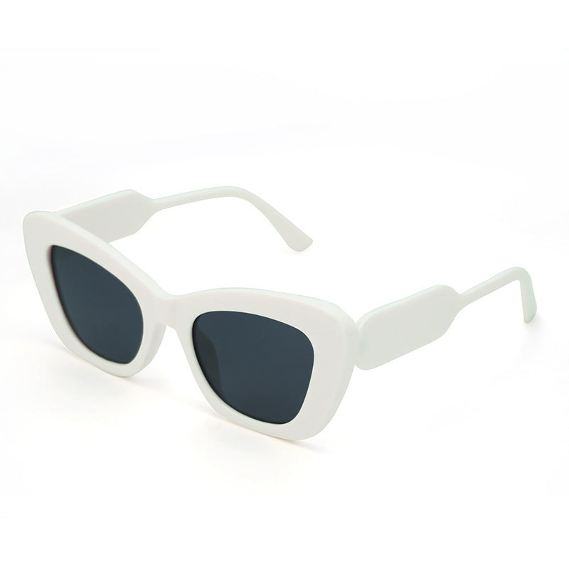 Women's Cat-Eye Sunglasses with Stylish Details Bowlift