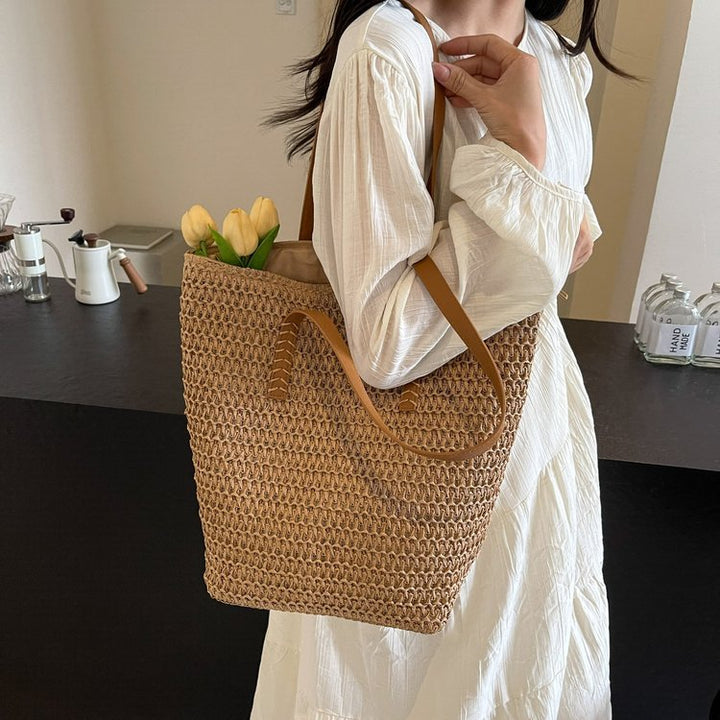 Handbag Made Of Naturally Braided Material Bowlift