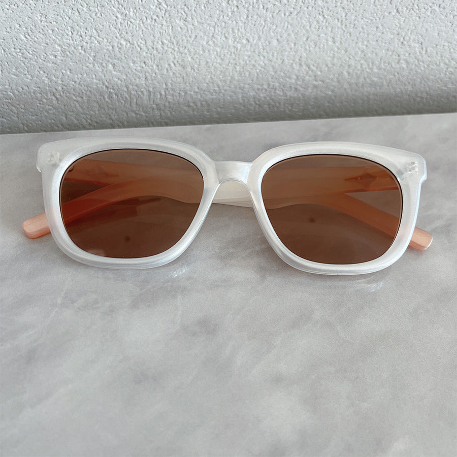 Women’s fashionable square sunglasses with UV protection filter and sturdy frame Bowlift
