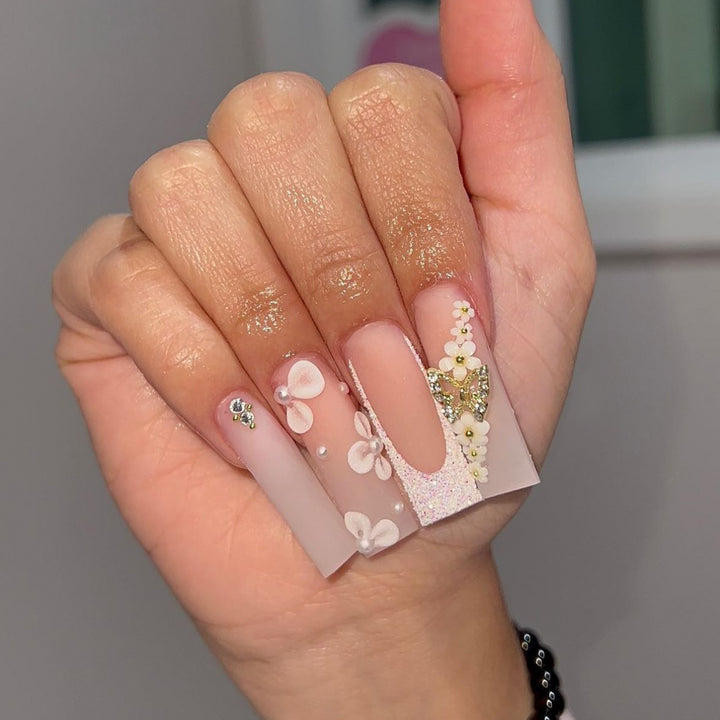 Elegant Heart-Designed Press-On Nail Tips Bowlift