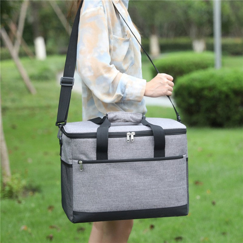 Unisex cooler bag with flexible interior and carrying handles Bowlift