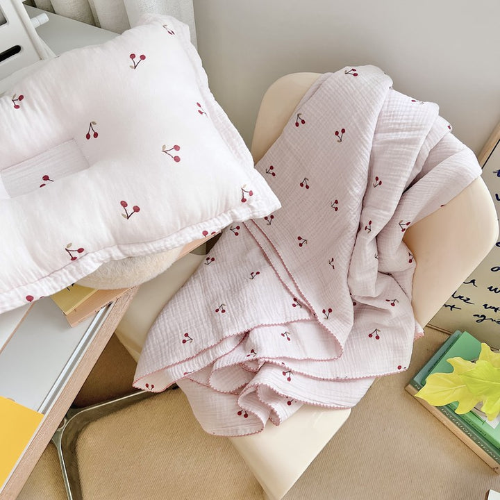 Unisex soft muslin blanket with cherry-shaped embroidery Bowlift
