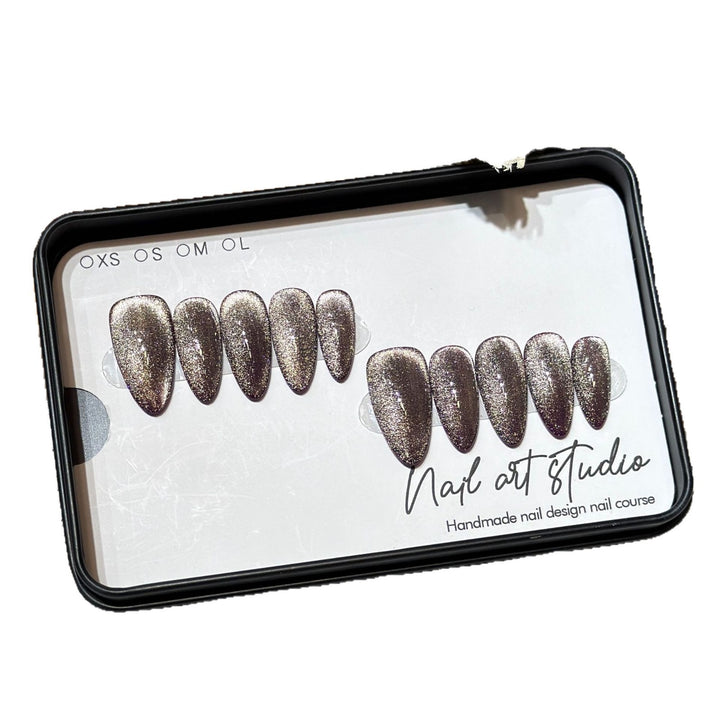 Glamorous Stiletto Press-On Nail Set with Glitter Finish Bowlift