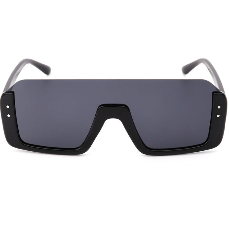 Women's Sporty Shield Sunglasses with Modern Design Bowlift