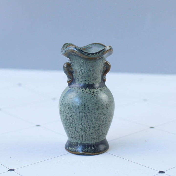 Elegant ceramic vase with artistic design Bowlift
