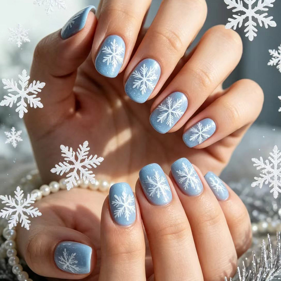 Artificial nails with sparkling winter flake design Bowlift