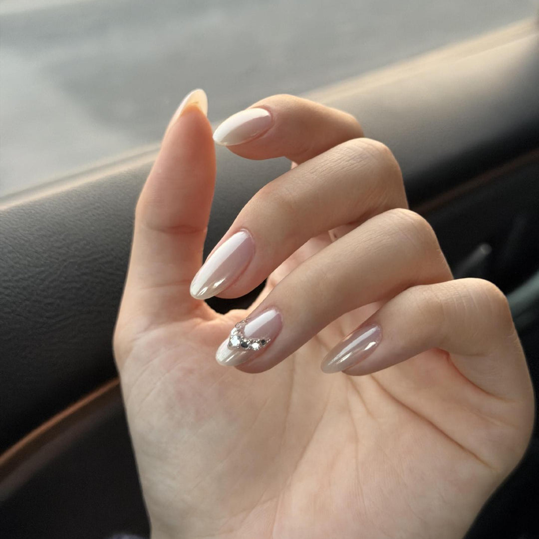 Artificial artificial nails with elegant decorative details Bowlift